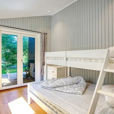 6 Person In Gilleleje-by Traum * Gilleleje